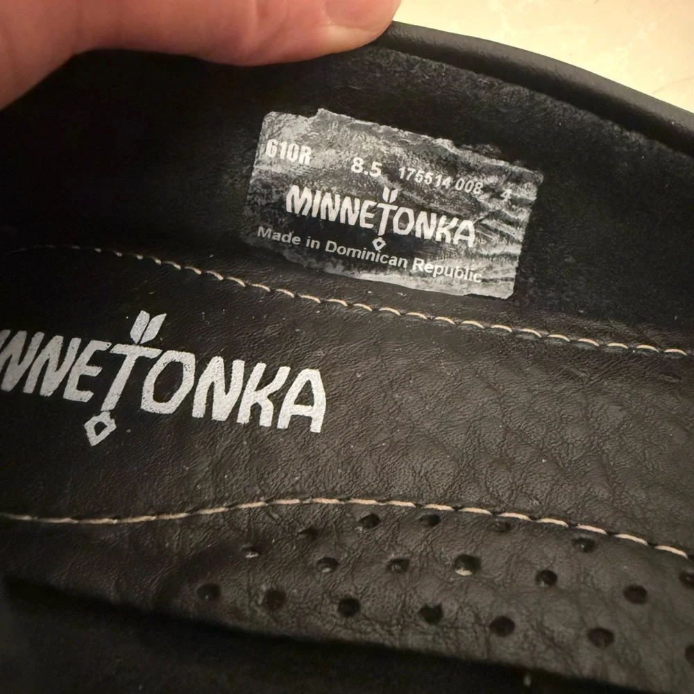 Minnetonka | Black and Tan Leather moccasins